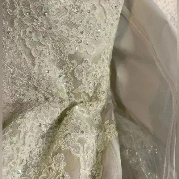 Stella York UNALTERED Lace Gown - Picture 5 of 13